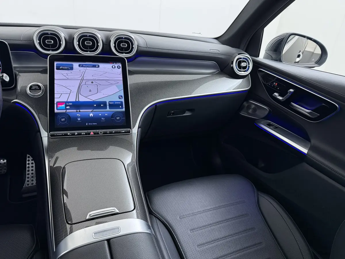 AMG 4Matic // SoH 95% // Burmester // Panorama dak // Memory // 360 Camera // 20 inch // Treeplanken // Dealer Onderhouden // Sfeerverlichting // Keyless