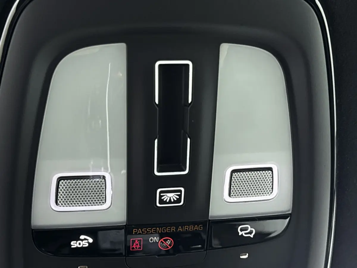 2.0 T8 Recharge AWD Ultimate Dark | Trekhaak | Bower & Wilkins Audio | Gelamineerd Glas | Luchtvering | PDC V+A+ 360 camera | Sportstoelen | 22 inch LM |