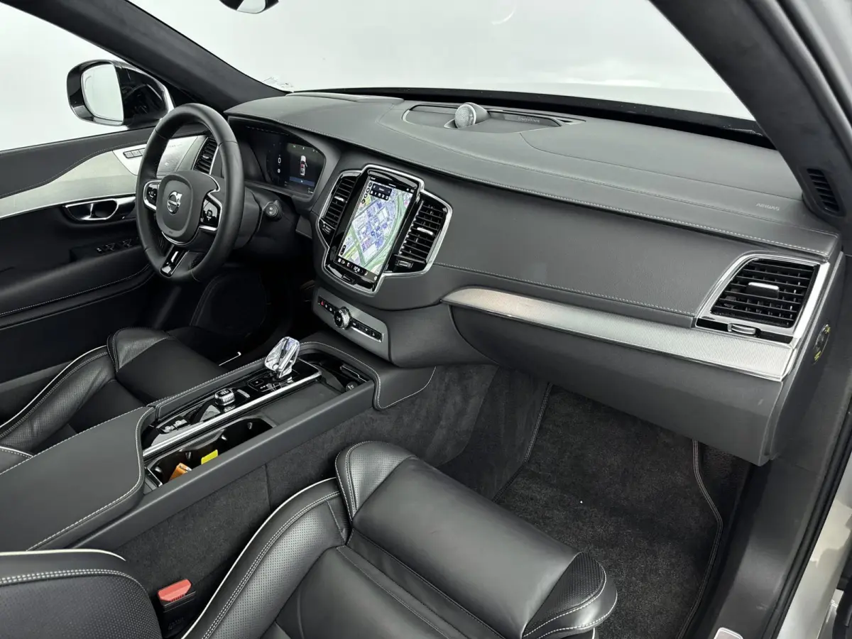 2.0 T8 Recharge AWD Ultimate Dark | Trekhaak | Bower & Wilkins Audio | Gelamineerd Glas | Luchtvering | PDC V+A+ 360 camera | Sportstoelen | 22 inch LM |