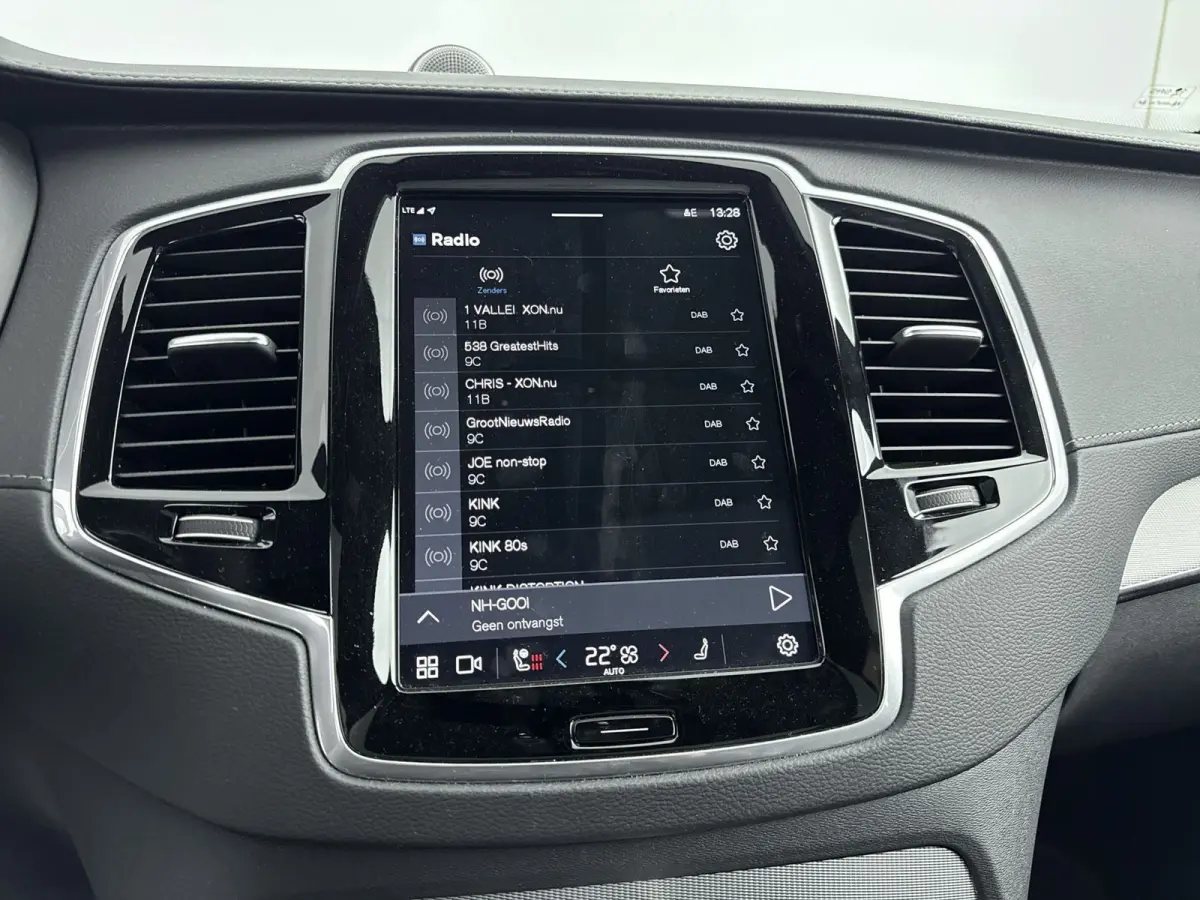 2.0 T8 Recharge AWD Ultimate Dark | Trekhaak | Bower & Wilkins Audio | Gelamineerd Glas | Luchtvering | PDC V+A+ 360 camera | Sportstoelen | 22 inch LM |
