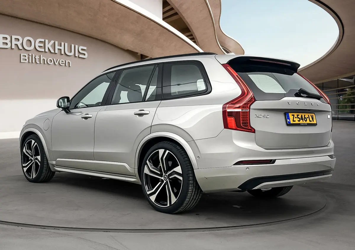 2.0 T8 Recharge AWD Ultimate Dark | Trekhaak | Bower & Wilkins Audio | Gelamineerd Glas | Luchtvering | PDC V+A+ 360 camera | Sportstoelen | 22 inch LM |