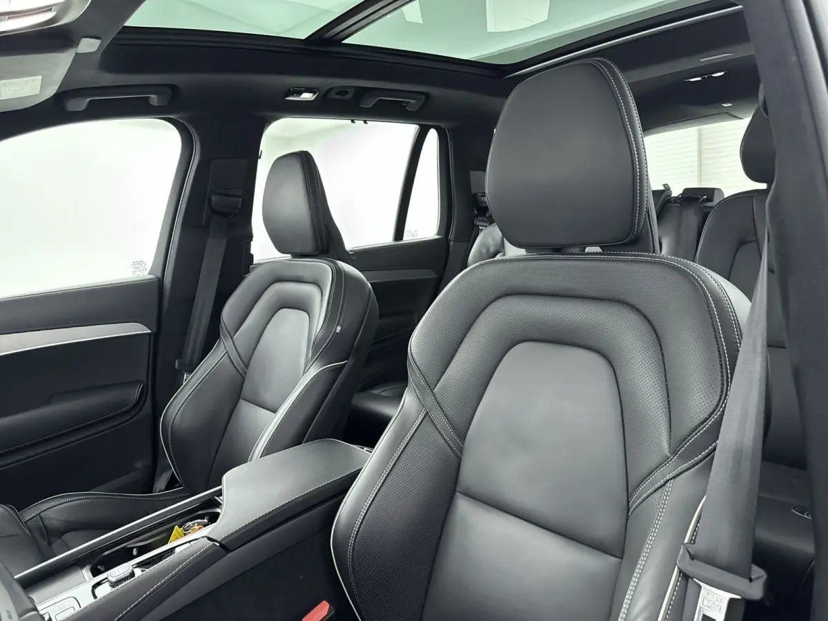 2.0 T8 Recharge AWD Ultimate Dark | Trekhaak | Bower & Wilkins Audio | Gelamineerd Glas | Luchtvering | PDC V+A+ 360 camera | Sportstoelen | 22 inch LM |