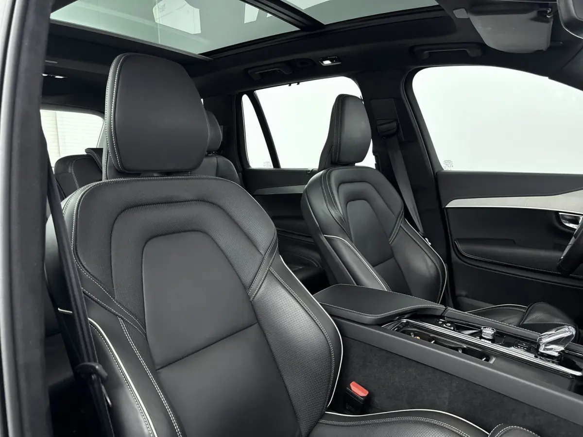 2.0 T8 Recharge AWD Ultimate Dark | Trekhaak | Bower & Wilkins Audio | Gelamineerd Glas | Luchtvering | PDC V+A+ 360 camera | Sportstoelen | 22 inch LM |