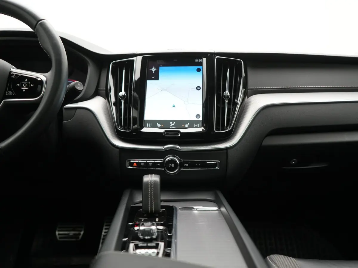 Recharge T8 AWD R-Design PHEV 391pk Dealer O.H. | Panodak | Luchtvering | Head Up | Camera | Harman & Kardon | Lederen Sportstoelen Memory & Verwarmd | 21"L.M | Apple Carplay | Keyless | Bli