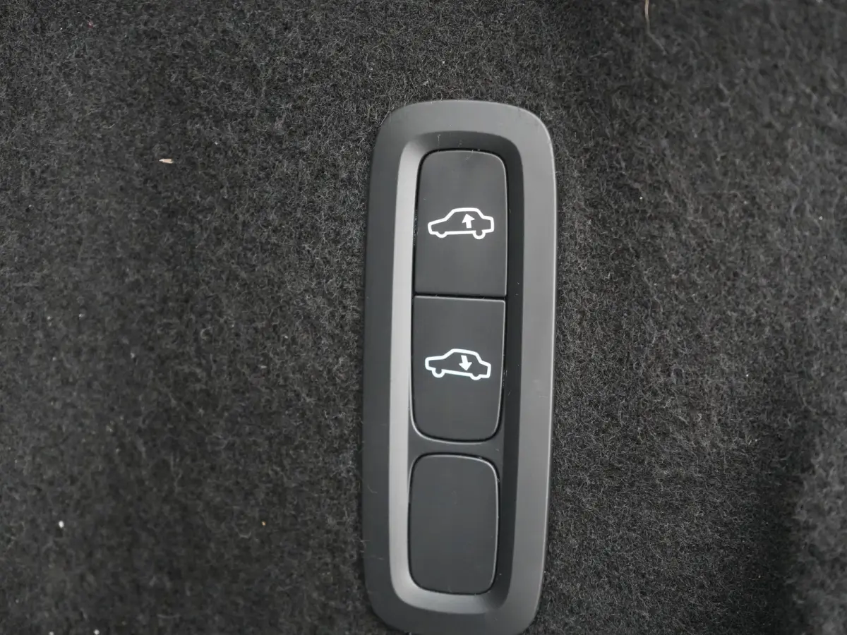 Recharge T8 AWD R-Design PHEV 391pk Dealer O.H. | Panodak | Luchtvering | Head Up | Camera | Harman & Kardon | Lederen Sportstoelen Memory & Verwarmd | 21"L.M | Apple Carplay | Keyless | Bli