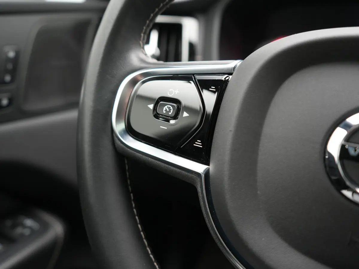 Recharge T8 AWD R-Design PHEV 391pk Dealer O.H. | Panodak | Luchtvering | Head Up | Camera | Harman & Kardon | Lederen Sportstoelen Memory & Verwarmd | 21"L.M | Apple Carplay | Keyless | Bli