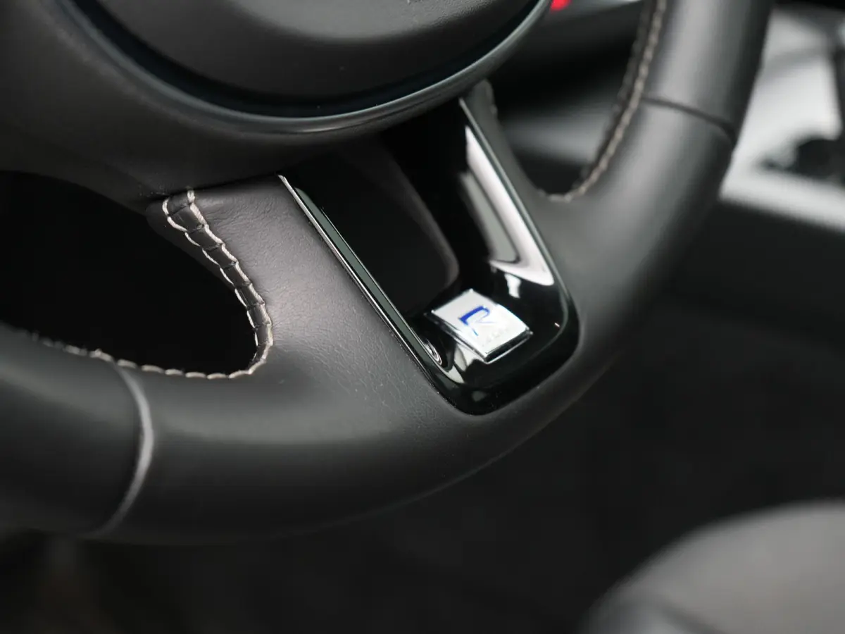 Recharge T8 AWD R-Design PHEV 391pk Dealer O.H. | Panodak | Luchtvering | Head Up | Camera | Harman & Kardon | Lederen Sportstoelen Memory & Verwarmd | 21"L.M | Apple Carplay | Keyless | Bli