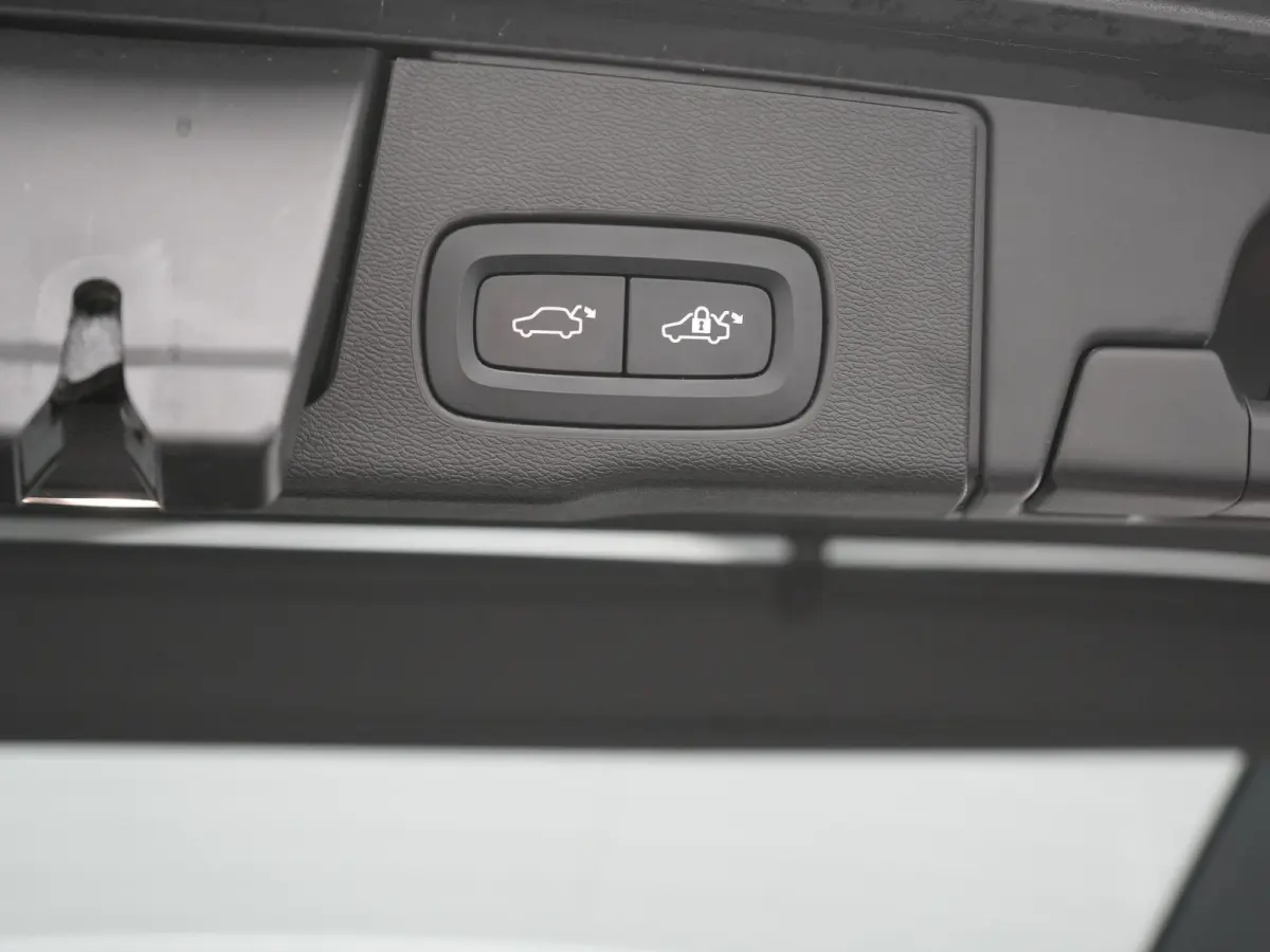 Recharge T8 AWD R-Design PHEV 391pk Dealer O.H. | Panodak | Luchtvering | Head Up | Camera | Harman & Kardon | Lederen Sportstoelen Memory & Verwarmd | 21"L.M | Apple Carplay | Keyless | Bli