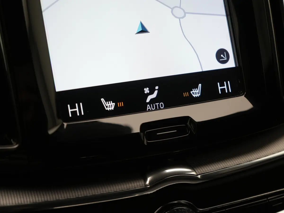 Recharge T8 AWD R-Design PHEV 391pk Dealer O.H. | Panodak | Luchtvering | Head Up | Camera | Harman & Kardon | Lederen Sportstoelen Memory & Verwarmd | 21"L.M | Apple Carplay | Keyless | Bli