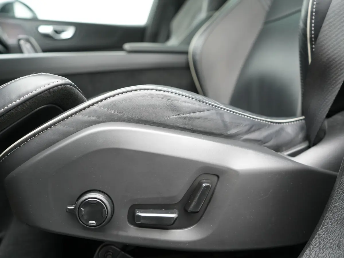 Recharge T8 AWD R-Design PHEV 391pk Dealer O.H. | Panodak | Luchtvering | Head Up | Camera | Harman & Kardon | Lederen Sportstoelen Memory & Verwarmd | 21"L.M | Apple Carplay | Keyless | Bli