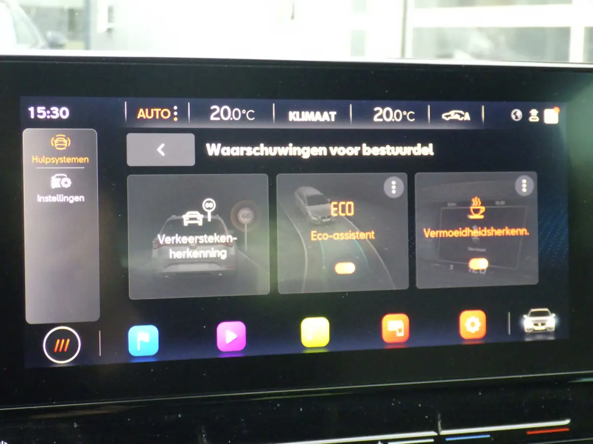 1.0 eTSI Hybrid Style Business Intense, AUT, Camera, Cruise!