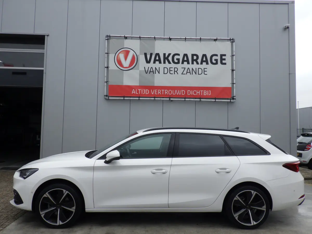 1.0 eTSI Hybrid Style Business Intense, AUT, Camera, Cruise!