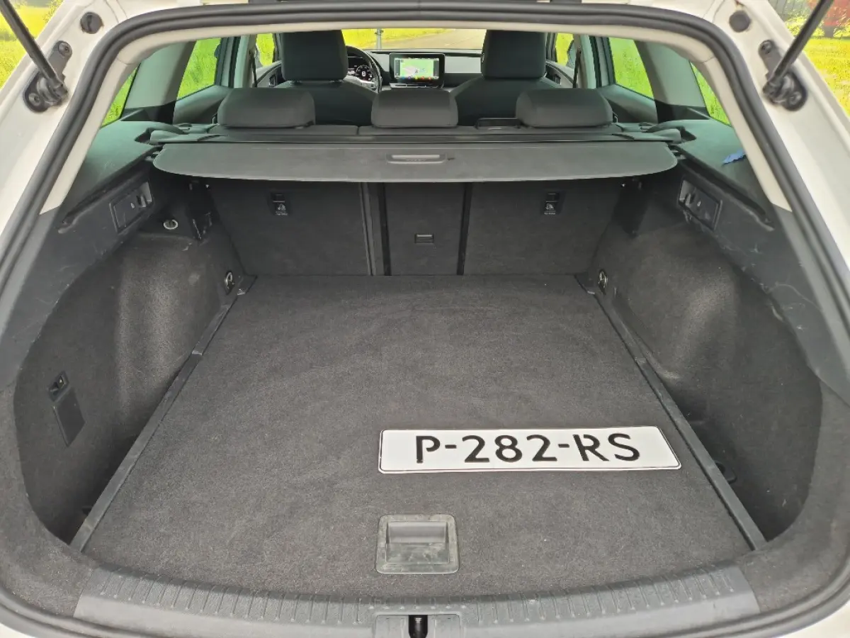 1.0 eTSI Hybrid Style Business Intense, AUT, Camera, Cruise!