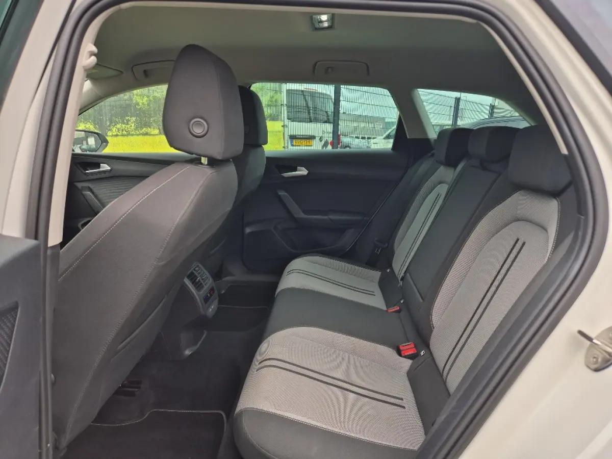 1.0 eTSI Hybrid Style Business Intense, AUT, Camera, Cruise!