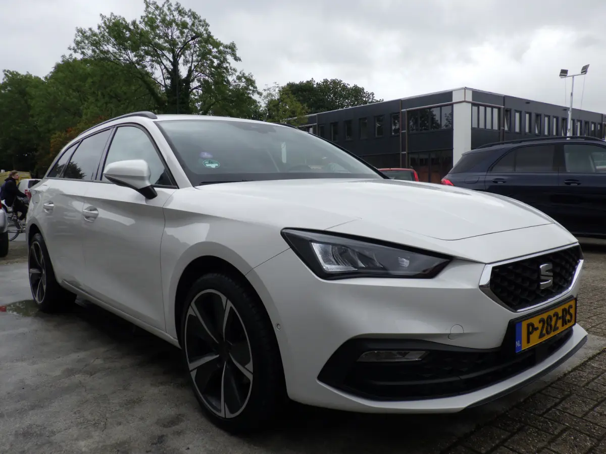 1.0 eTSI Hybrid Style Business Intense, AUT, Camera, Cruise!