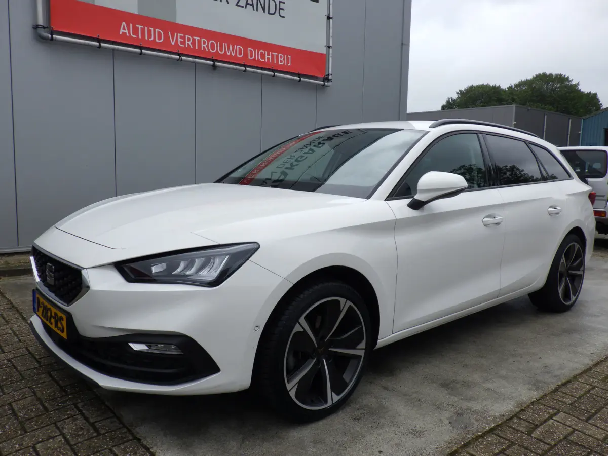 1.0 eTSI Hybrid Style Business Intense, AUT, Camera, Cruise!
