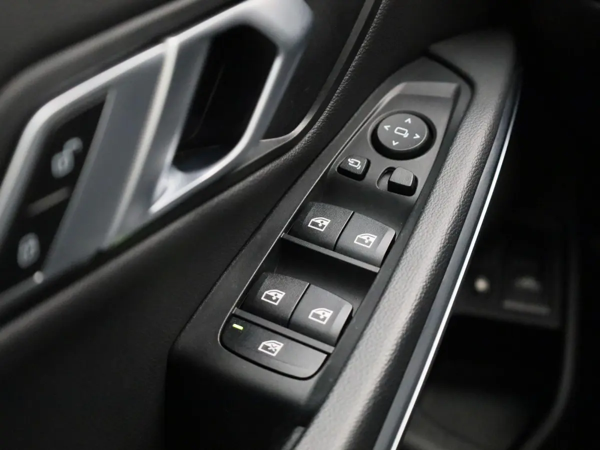 320e Business Edition Plus | Automaat | LMV | Navigatie | Schuifdak | Stoel verwarming | Virtual cockpit | Half leder | Parkeer sensoren | Elec. achterklep | Virtual cockpit | Camera | Clima