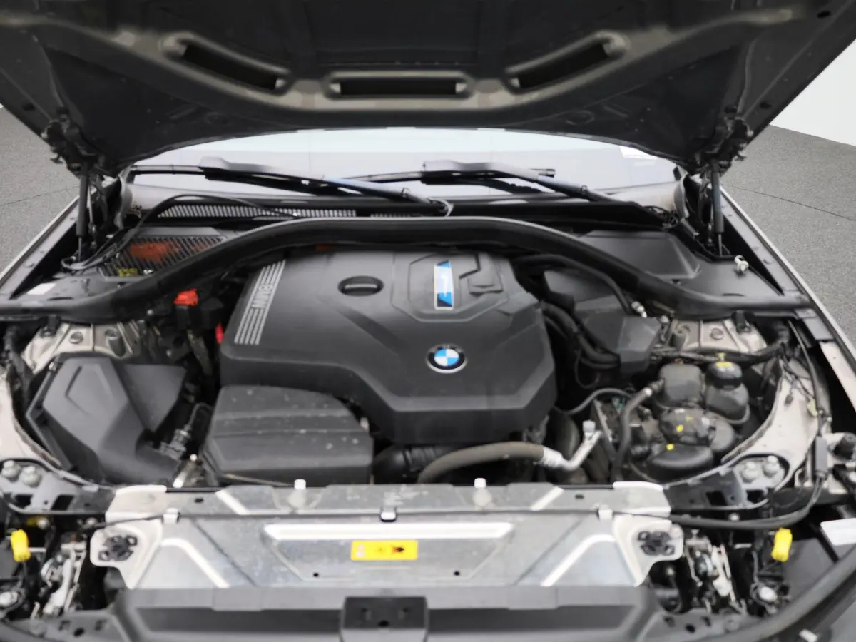 320e Business Edition Plus | Automaat | LMV | Navigatie | Schuifdak | Stoel verwarming | Virtual cockpit | Half leder | Parkeer sensoren | Elec. achterklep | Virtual cockpit | Camera | Clima