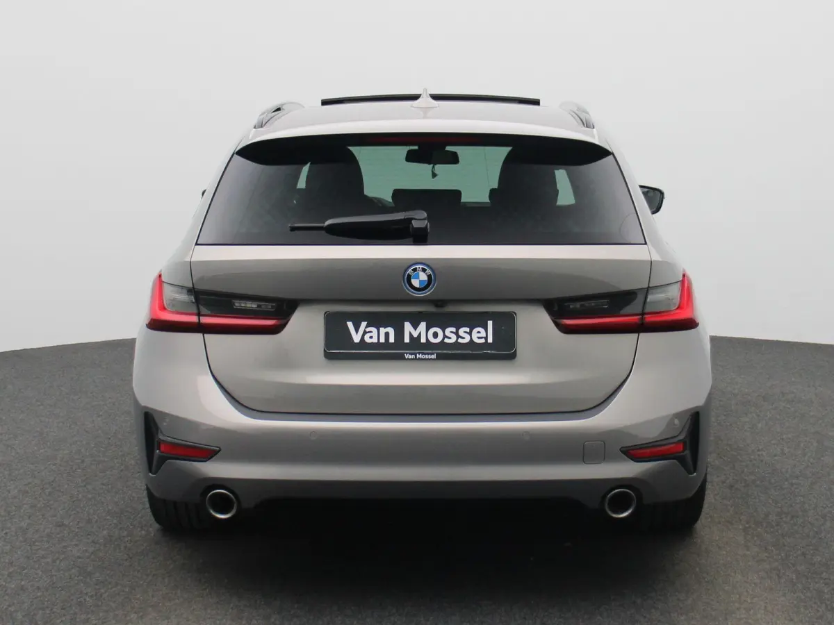 320e Business Edition Plus | Automaat | LMV | Navigatie | Schuifdak | Stoel verwarming | Virtual cockpit | Half leder | Parkeer sensoren | Elec. achterklep | Virtual cockpit | Camera | Clima