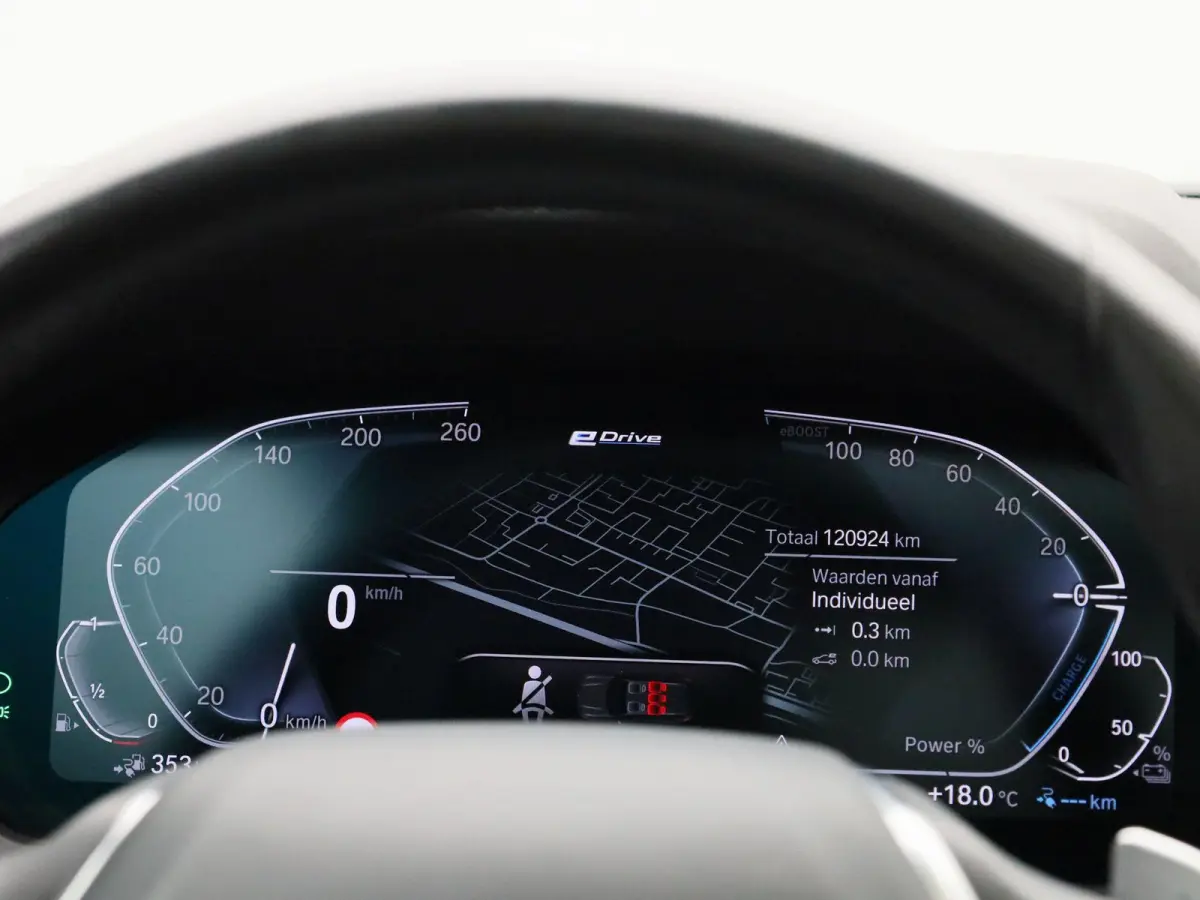 320e Business Edition Plus | Automaat | LMV | Navigatie | Schuifdak | Stoel verwarming | Virtual cockpit | Half leder | Parkeer sensoren | Elec. achterklep | Virtual cockpit | Camera | Clima