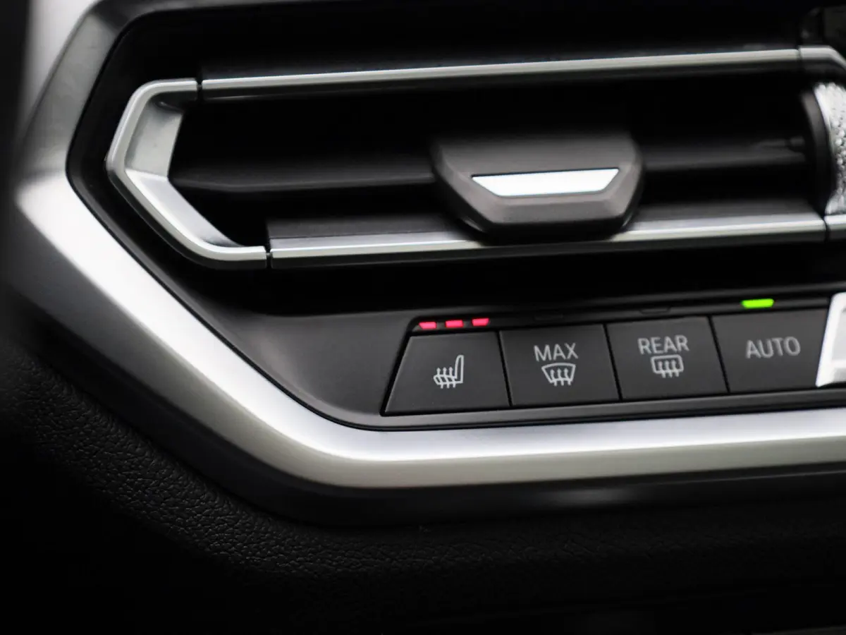 320e Business Edition Plus | Automaat | LMV | Navigatie | Schuifdak | Stoel verwarming | Virtual cockpit | Half leder | Parkeer sensoren | Elec. achterklep | Virtual cockpit | Camera | Clima