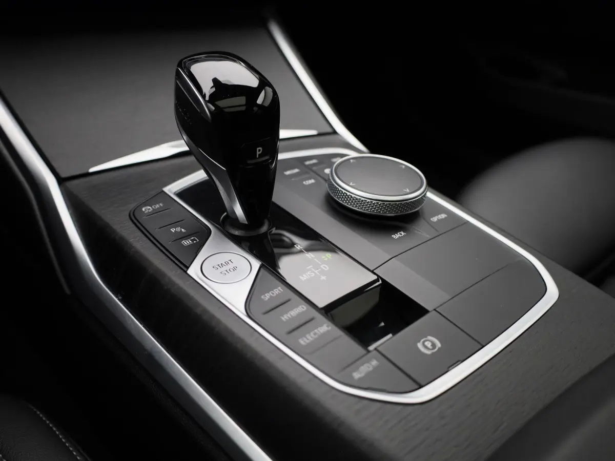 320e Business Edition Plus | Automaat | LMV | Navigatie | Schuifdak | Stoel verwarming | Virtual cockpit | Half leder | Parkeer sensoren | Elec. achterklep | Virtual cockpit | Camera | Clima