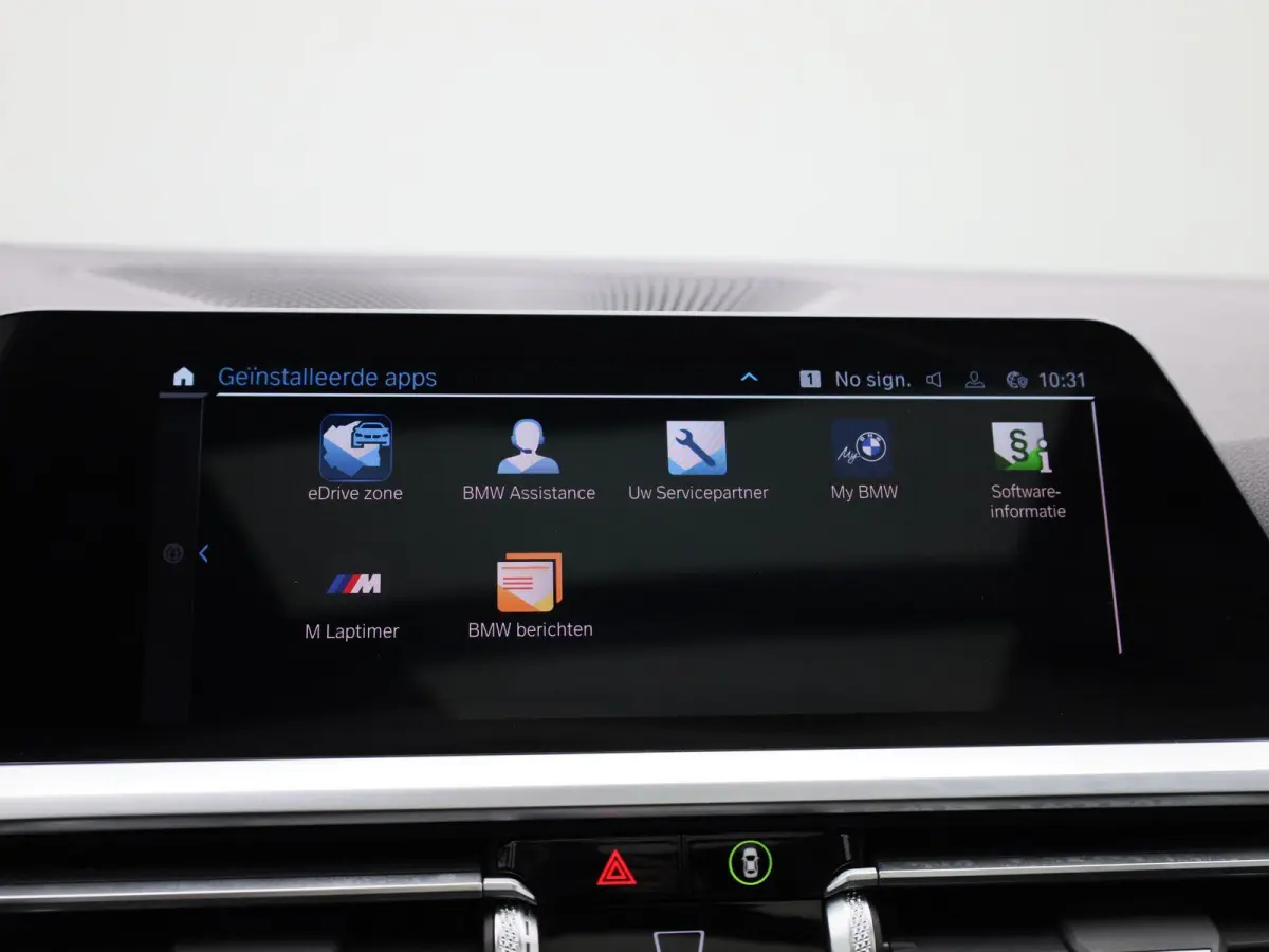 320e Business Edition Plus | Automaat | LMV | Navigatie | Schuifdak | Stoel verwarming | Virtual cockpit | Half leder | Parkeer sensoren | Elec. achterklep | Virtual cockpit | Camera | Clima