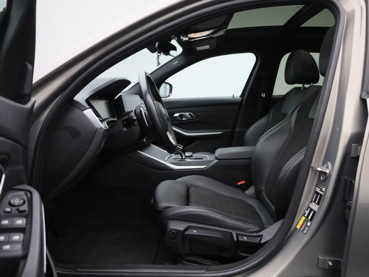 320e Business Edition Plus | Automaat | LMV | Navigatie | Schuifdak | Stoel verwarming | Virtual cockpit | Half leder | Parkeer sensoren | Elec. achterklep | Virtual cockpit | Camera | Clima