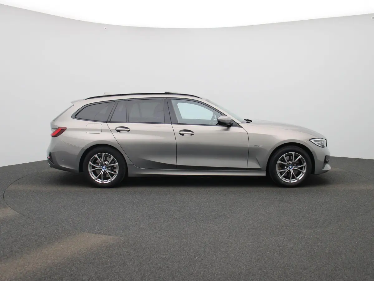 320e Business Edition Plus | Automaat | LMV | Navigatie | Schuifdak | Stoel verwarming | Virtual cockpit | Half leder | Parkeer sensoren | Elec. achterklep | Virtual cockpit | Camera | Clima