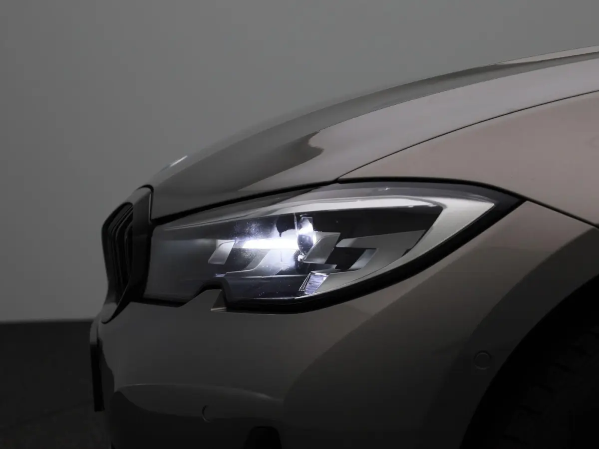 320e Business Edition Plus | Automaat | LMV | Navigatie | Schuifdak | Stoel verwarming | Virtual cockpit | Half leder | Parkeer sensoren | Elec. achterklep | Virtual cockpit | Camera | Clima