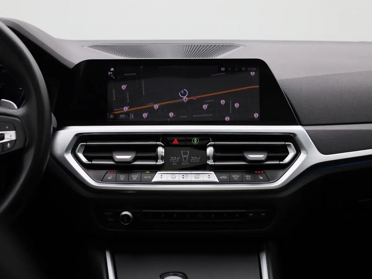 320e Business Edition Plus | Automaat | LMV | Navigatie | Schuifdak | Stoel verwarming | Virtual cockpit | Half leder | Parkeer sensoren | Elec. achterklep | Virtual cockpit | Camera | Clima
