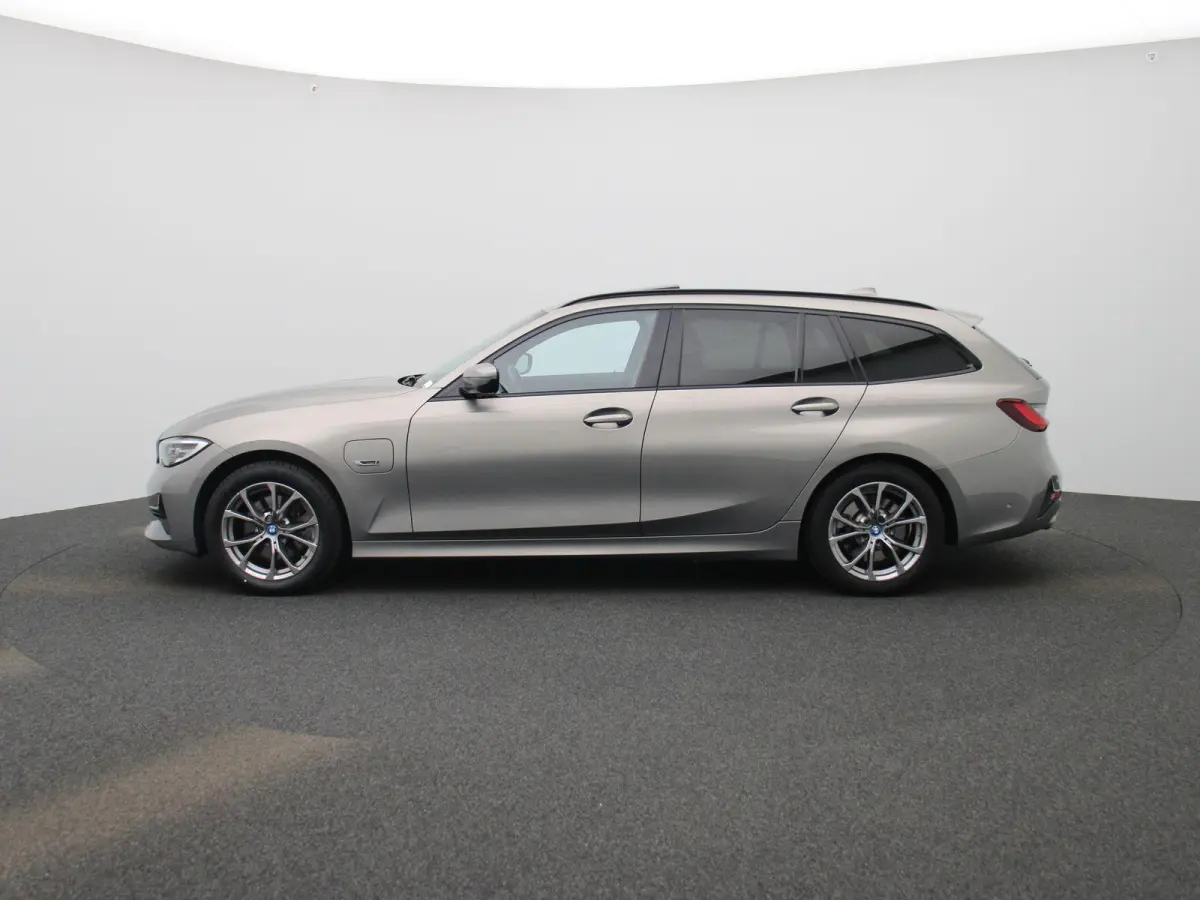 320e Business Edition Plus | Automaat | LMV | Navigatie | Schuifdak | Stoel verwarming | Virtual cockpit | Half leder | Parkeer sensoren | Elec. achterklep | Virtual cockpit | Camera | Clima