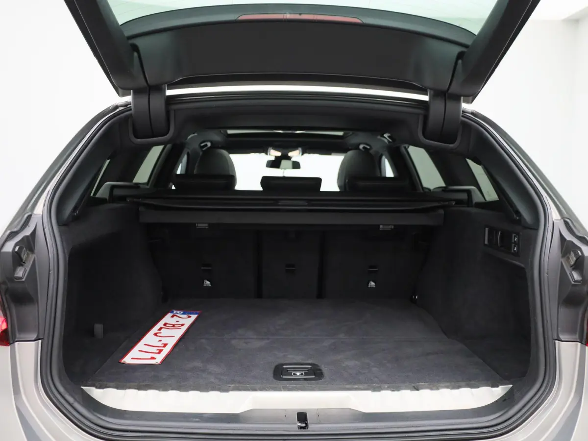 320e Business Edition Plus | Automaat | LMV | Navigatie | Schuifdak | Stoel verwarming | Virtual cockpit | Half leder | Parkeer sensoren | Elec. achterklep | Virtual cockpit | Camera | Clima