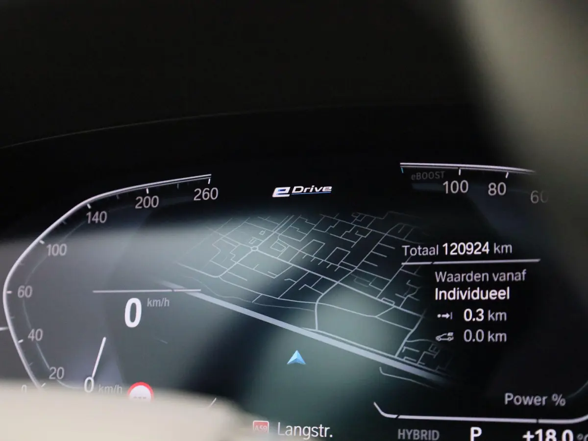 320e Business Edition Plus | Automaat | LMV | Navigatie | Schuifdak | Stoel verwarming | Virtual cockpit | Half leder | Parkeer sensoren | Elec. achterklep | Virtual cockpit | Camera | Clima