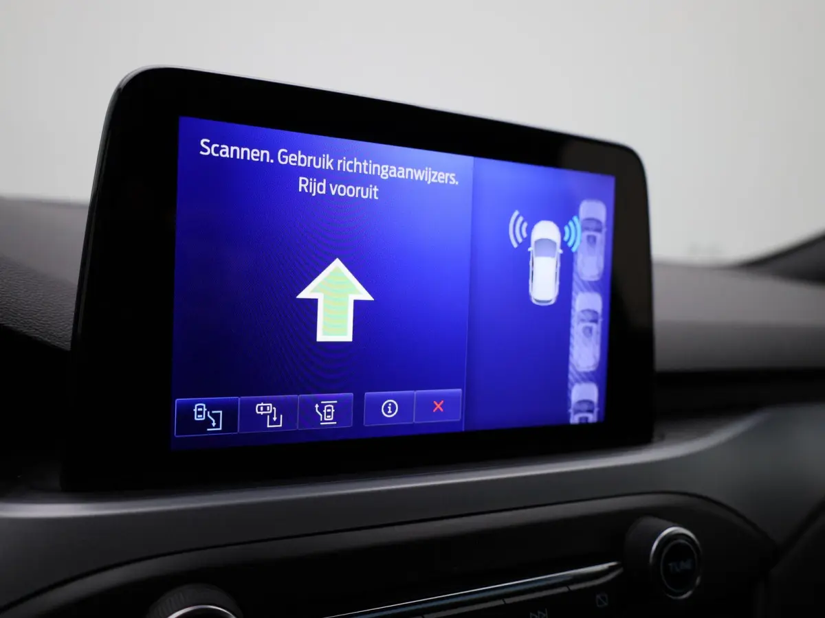 1.0 EcoBoost Hybrid ST Line | Trekhaak | Automaat | Camera | Winter Pakket | Led Verlichting | Carplay |