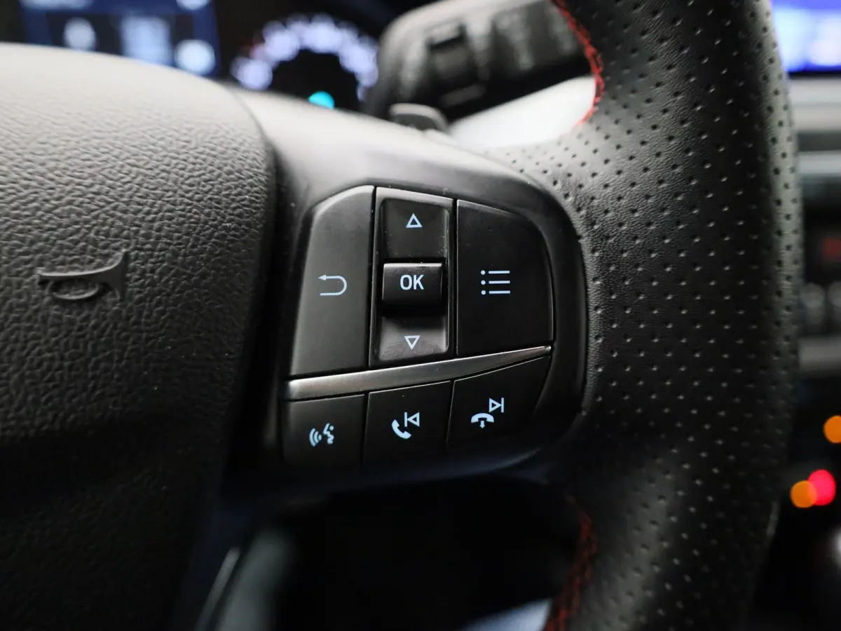 1.0 EcoBoost Hybrid ST Line | Trekhaak | Automaat | Camera | Winter Pakket | Led Verlichting | Carplay |