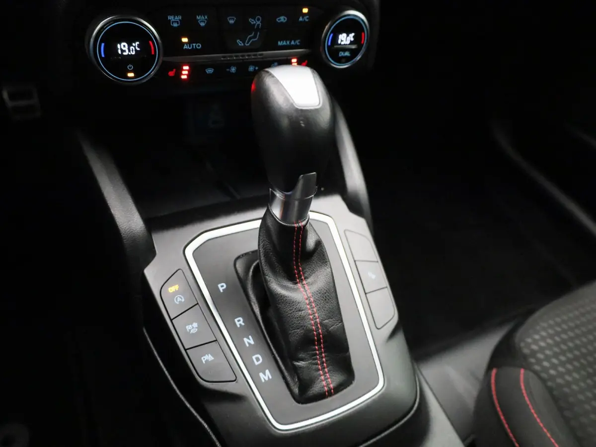 1.0 EcoBoost Hybrid ST Line | Trekhaak | Automaat | Camera | Winter Pakket | Led Verlichting | Carplay |