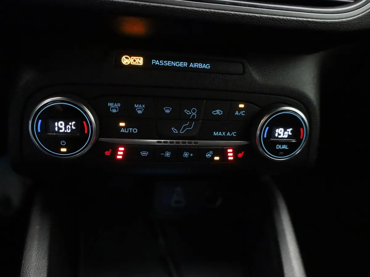 1.0 EcoBoost Hybrid ST Line | Trekhaak | Automaat | Camera | Winter Pakket | Led Verlichting | Carplay |
