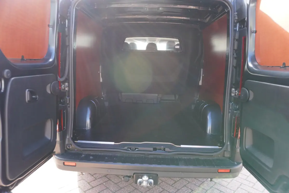 2.0 Blue dCi 130PK T29 L2H1 Advance Dubbelcabine Betimmering Nr. V131 | Airco | Cruise | Camera |Trekhaak | Apple CP- Android auto | 17"LM velgen