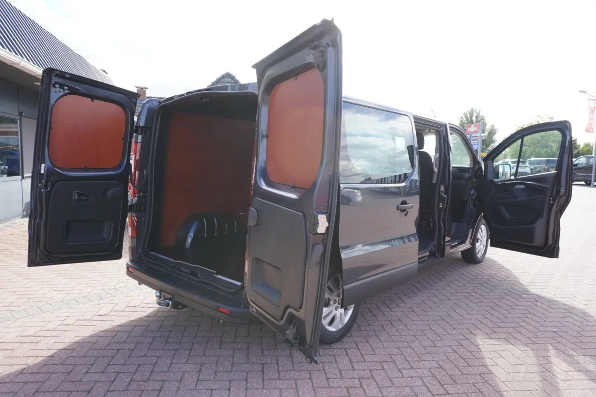 2.0 Blue dCi 130PK T29 L2H1 Advance Dubbelcabine Betimmering Nr. V131 | Airco | Cruise | Camera |Trekhaak | Apple CP- Android auto | 17"LM velgen