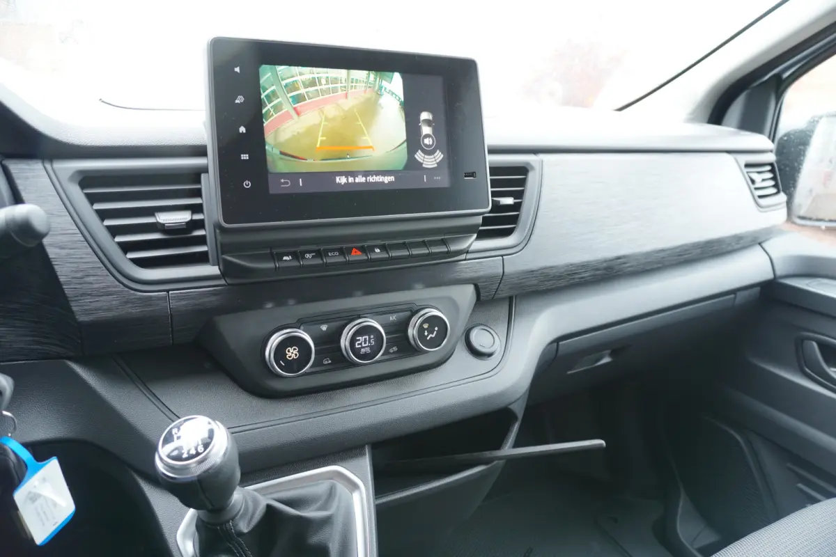 2.0 Blue dCi 130PK T29 L2H1 DC Advance Betimmering Nr. V165 | Airco | Cruise | Camera |Trekhaak | Apple CP- Android auto | 17"LM velgen
