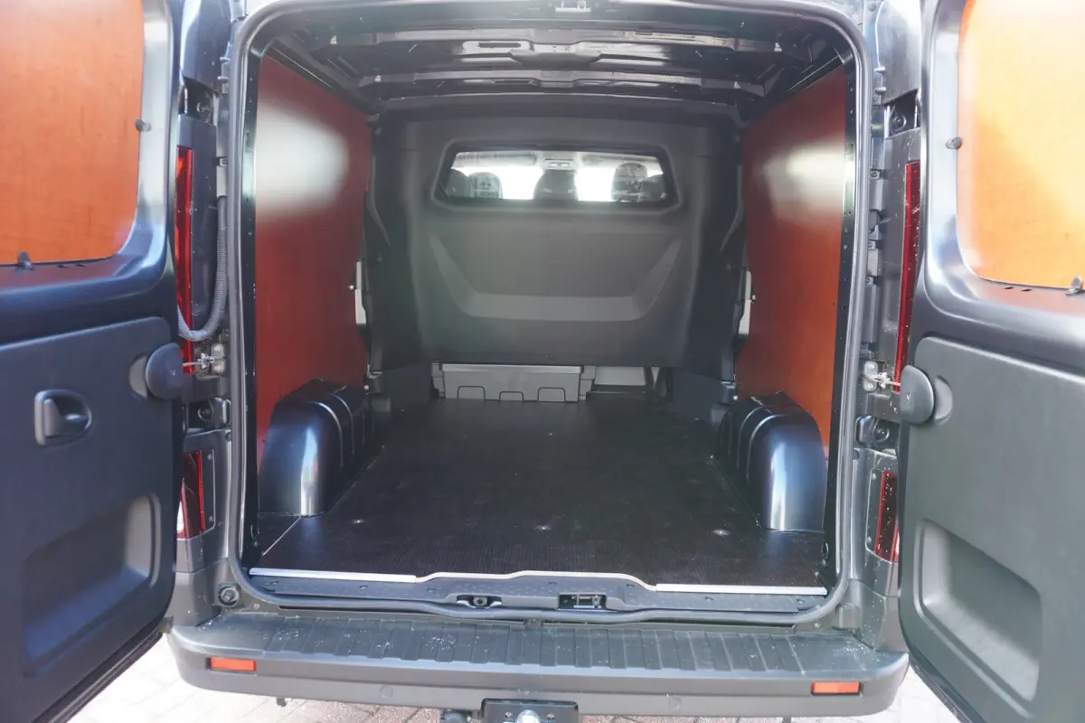 2.0 Blue dCi 130PK T29 L2H1 DC Advance Betimmering Nr. V165 | Airco | Cruise | Camera |Trekhaak | Apple CP- Android auto | 17"LM velgen