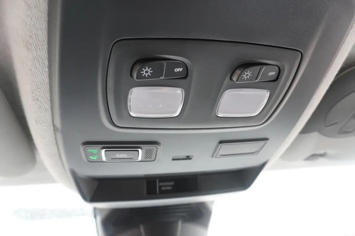 2.0 Blue dCi 130PK T29 L2H1 DC Advance Betimmering Nr. V165 | Airco | Cruise | Camera |Trekhaak | Apple CP- Android auto | 17"LM velgen