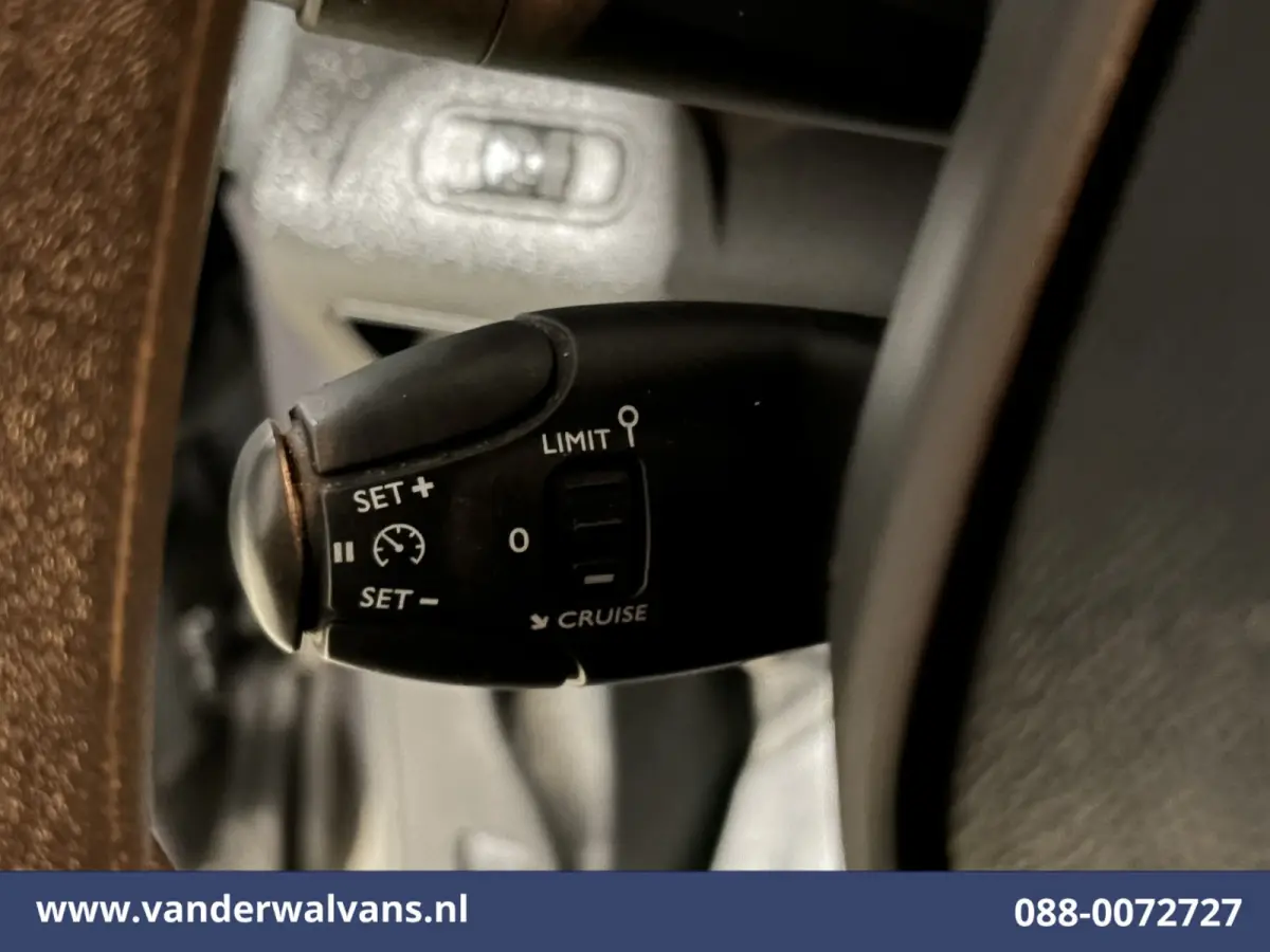 1.5 BlueHDI 102pk L2H1 Euro6 Airco | 3-Zits | Apple Carplay | Camera | Cruisecontrol | Trekhaak Android Auto, Parkeersensoren, Bijrijdersbank