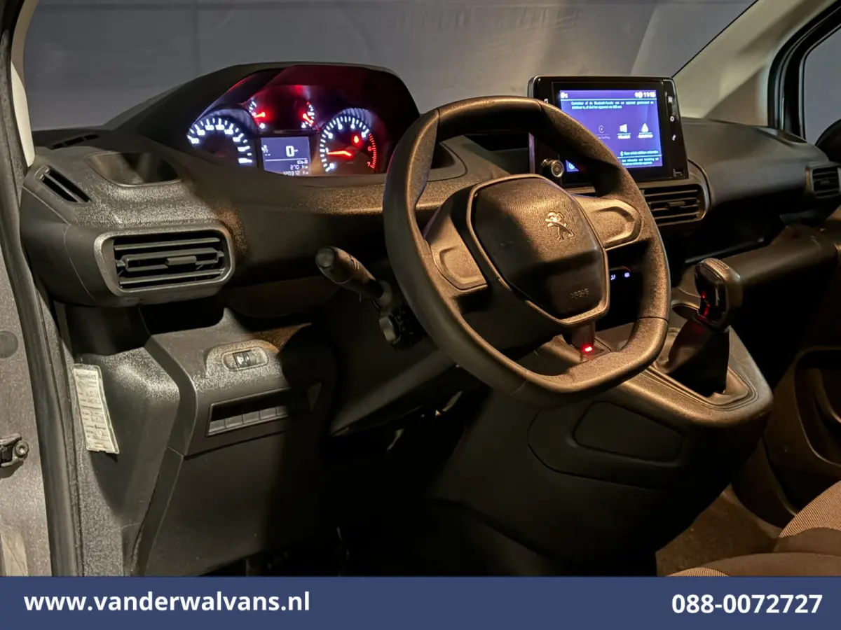 1.5 BlueHDI 102pk L2H1 Euro6 Airco | 3-Zits | Apple Carplay | Camera | Cruisecontrol | Trekhaak Android Auto, Parkeersensoren, Bijrijdersbank