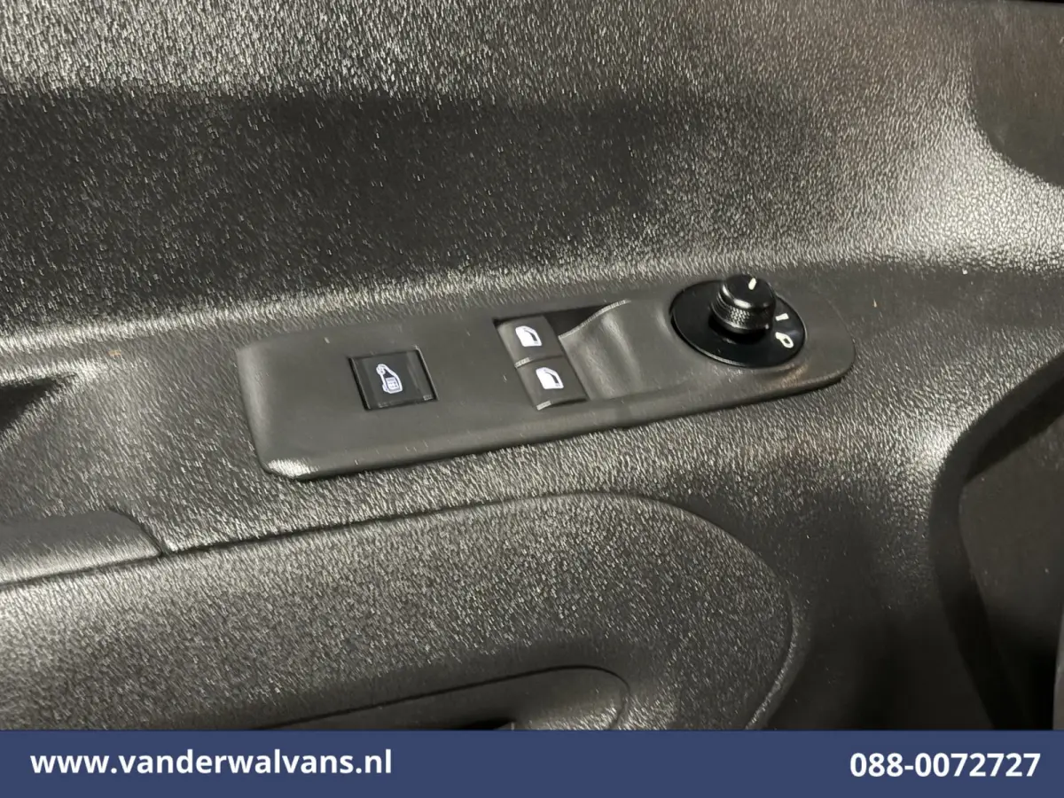 1.5 BlueHDI 102pk L2H1 Euro6 Airco | 3-Zits | Apple Carplay | Camera | Cruisecontrol | Trekhaak Android Auto, Parkeersensoren, Bijrijdersbank