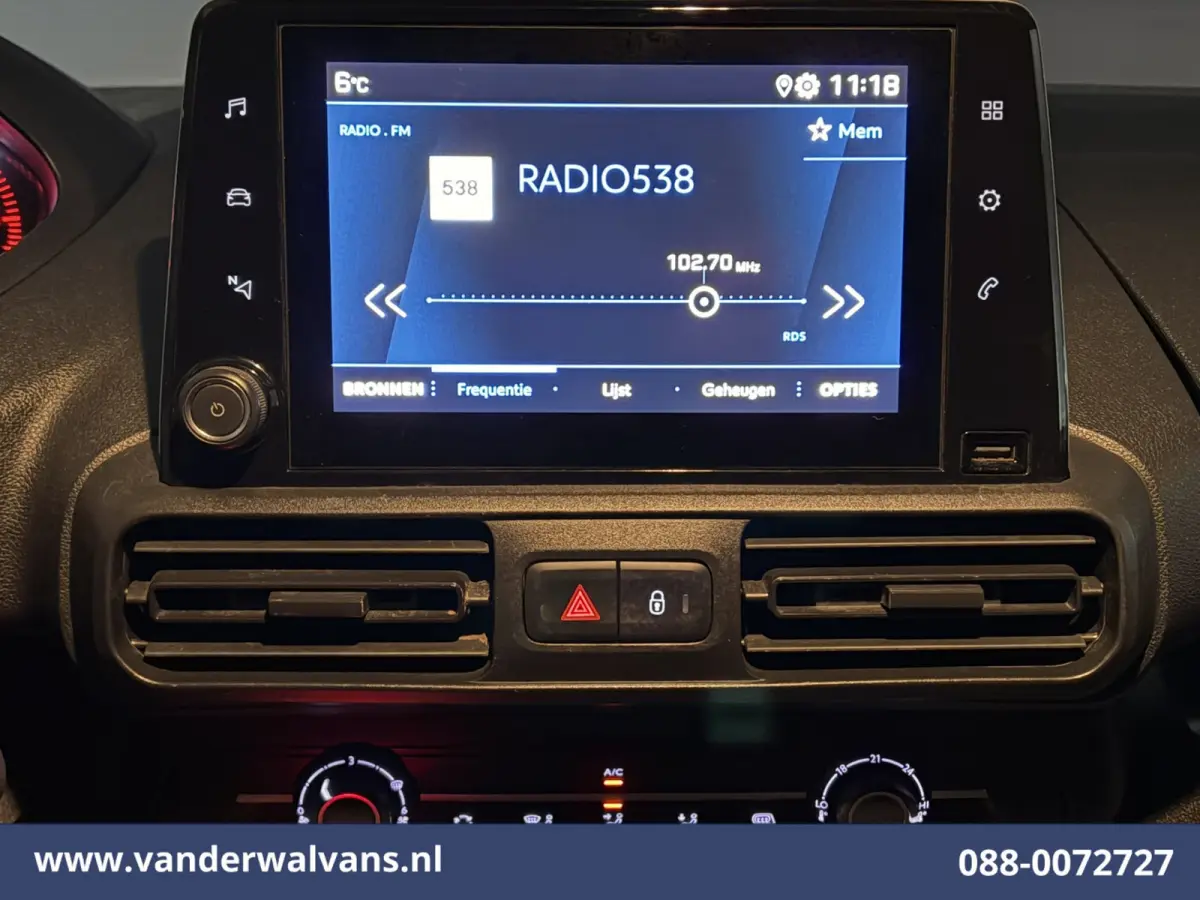 1.5 BlueHDI 102pk L2H1 Euro6 Airco | 3-Zits | Apple Carplay | Camera | Cruisecontrol | Trekhaak Android Auto, Parkeersensoren, Bijrijdersbank