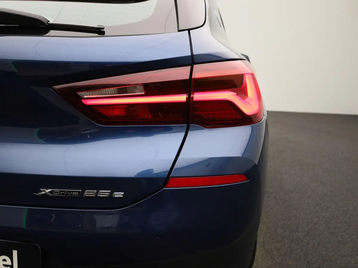xDrive25e Aut. | Head up Display | Navigatie | Camera | Climate Control | Led Verlichting |