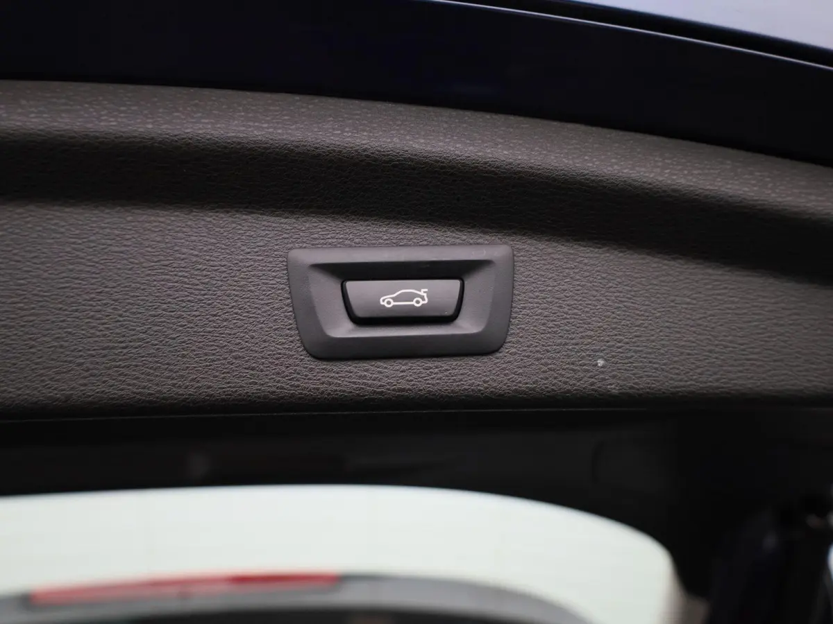 xDrive25e Aut. | Head up Display | Navigatie | Camera | Climate Control | Led Verlichting |