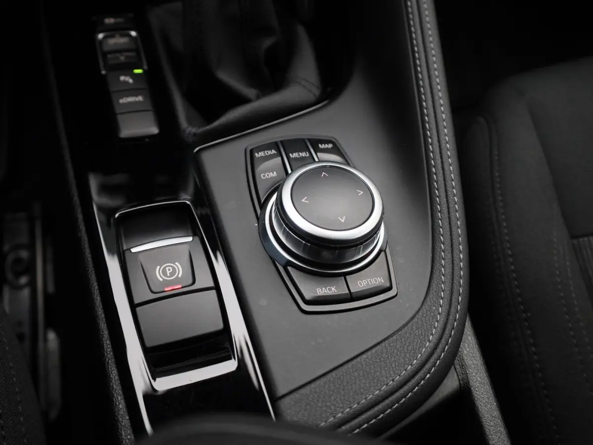 xDrive25e Aut. | Head up Display | Navigatie | Camera | Climate Control | Led Verlichting |